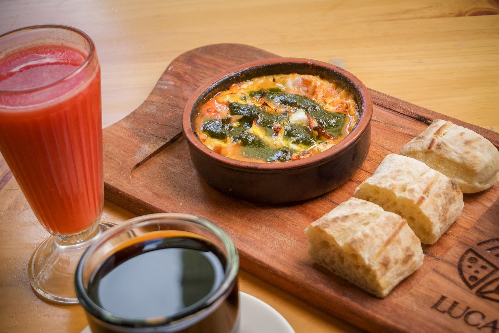 Huevos a la cacerola napolitanos con jugo natural