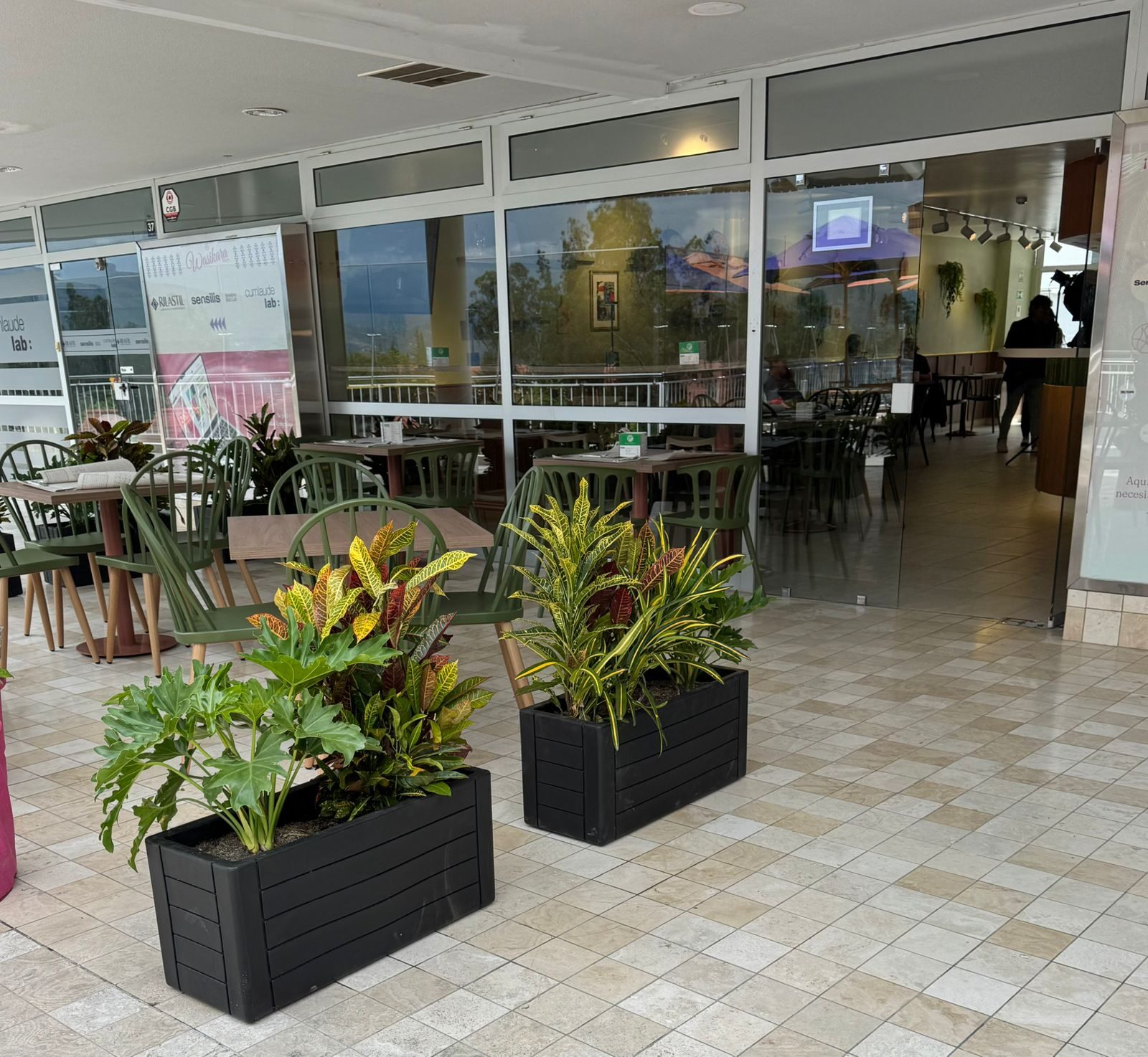 Fachada de Luca Tavola en Plaza del Rancho