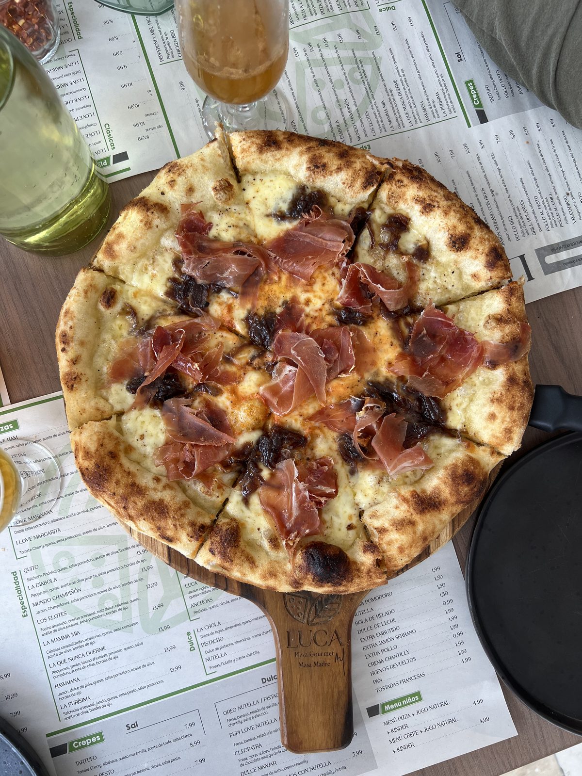 Pizza Bianca Wow Acaramelada con jamón serrano